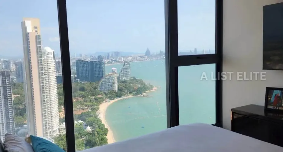 For rent 3 bedrooms condo in North Pattaya, Pattaya