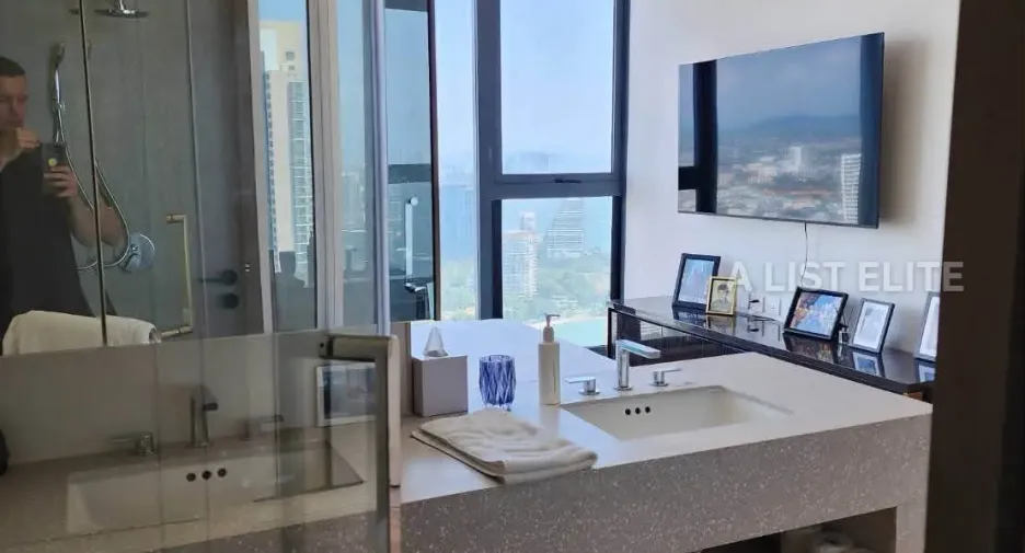 For rent 3 bedrooms condo in North Pattaya, Pattaya