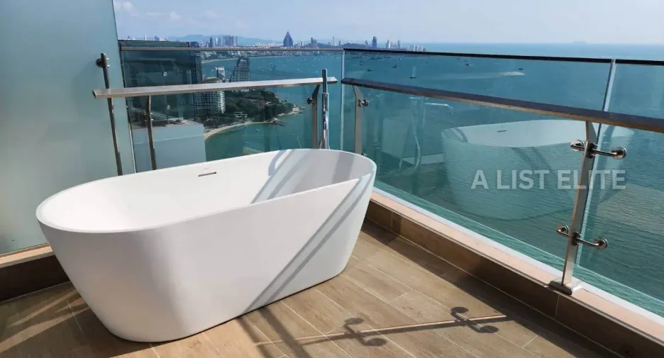 For rent 3 bedrooms condo in North Pattaya, Pattaya