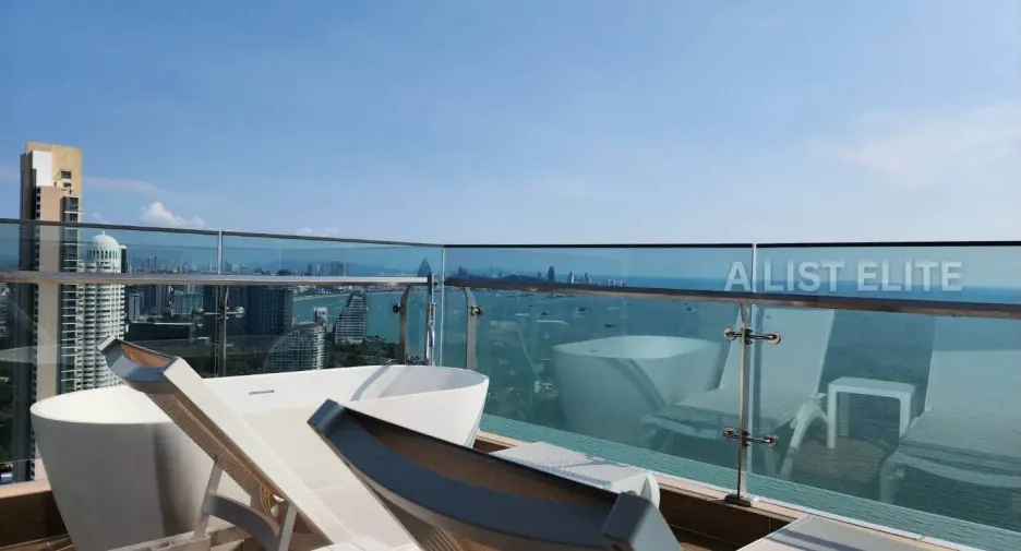 For rent 3 bedrooms condo in North Pattaya, Pattaya