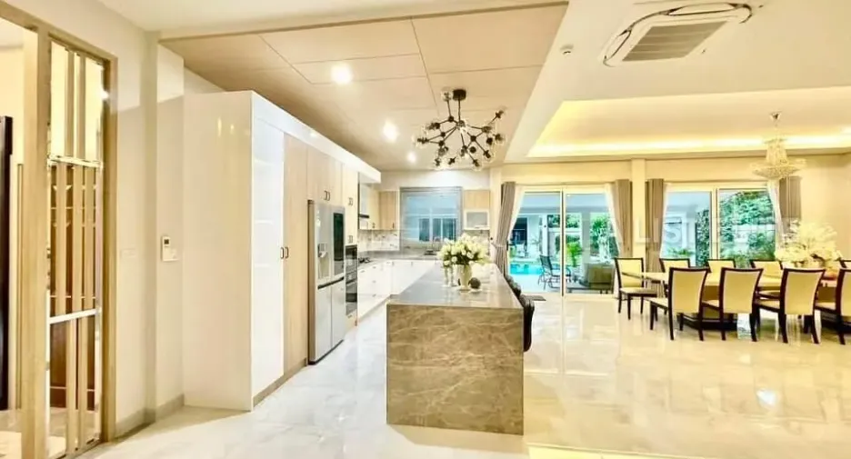 For rent 6 bedrooms house in Huay Yai, Pattaya