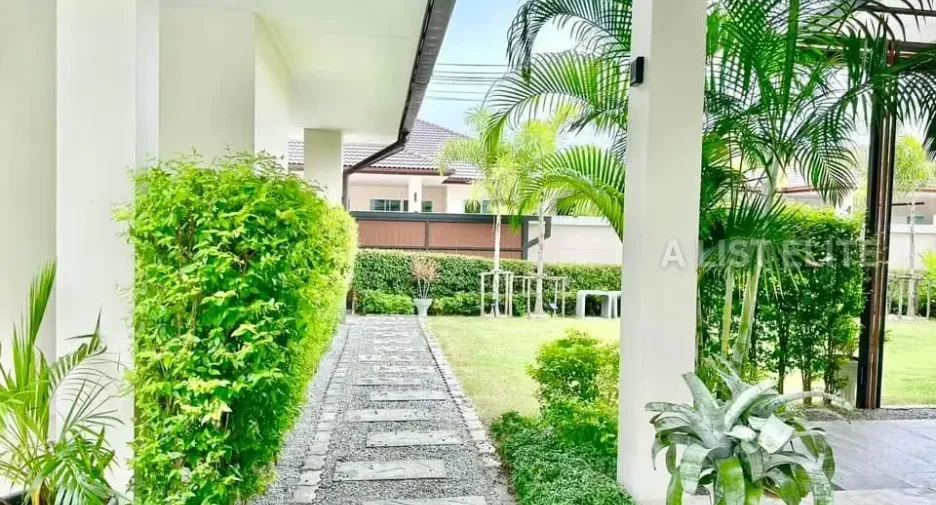 For rent 6 bedrooms house in Huay Yai, Pattaya