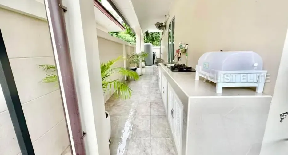 For rent 6 bedrooms house in Huay Yai, Pattaya