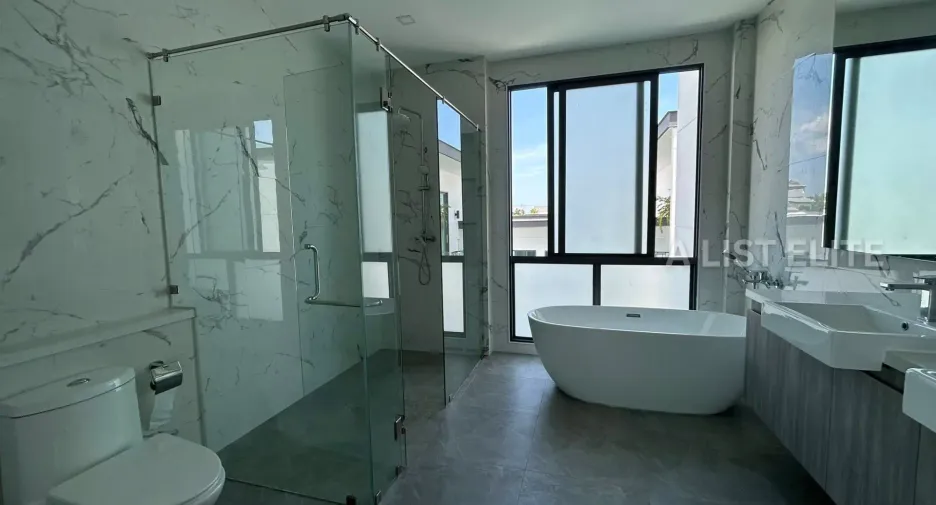 À vendre 5 chambres maison à East Pattaya, Pattaya