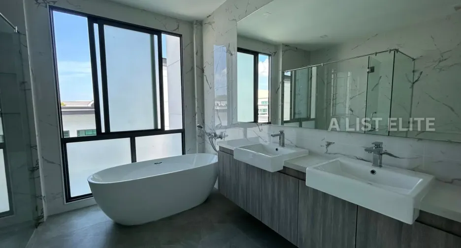 À vendre 5 chambres maison à East Pattaya, Pattaya
