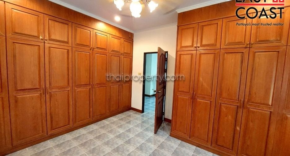 For rent 5 bedrooms house in East Pattaya, Pattaya