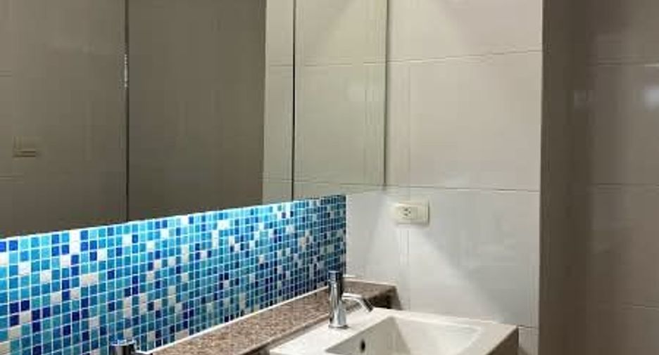 For rent そして for sale 3 ベッドルーム condo in Phra Khanong, Bangkok
