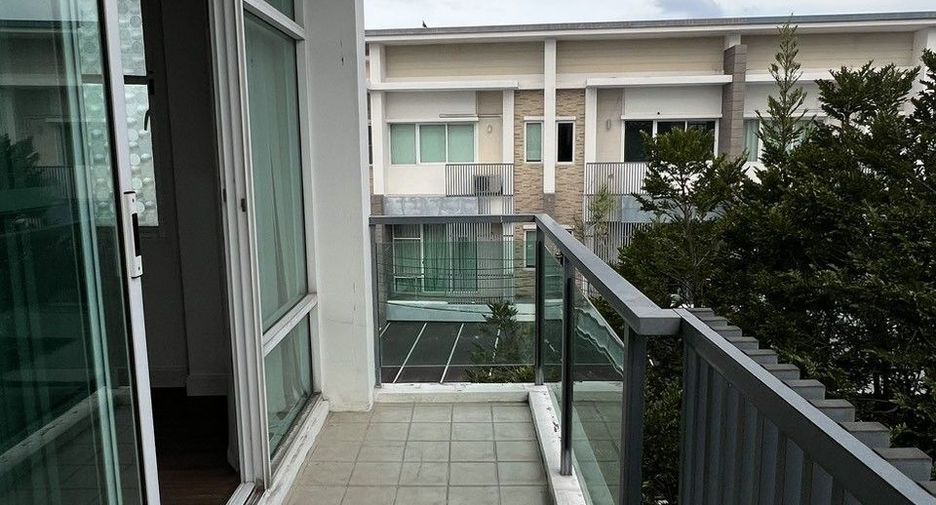 For sale 4 ベッドルーム house in Bang Kapi, Bangkok