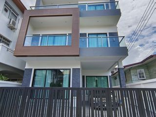 Продажа и аренда 4 спальни дом в Пхра Кханонг, Бангкок