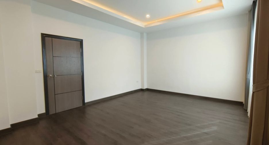 For rent そして for sale 4 ベッドルーム house in Phra Khanong, Bangkok