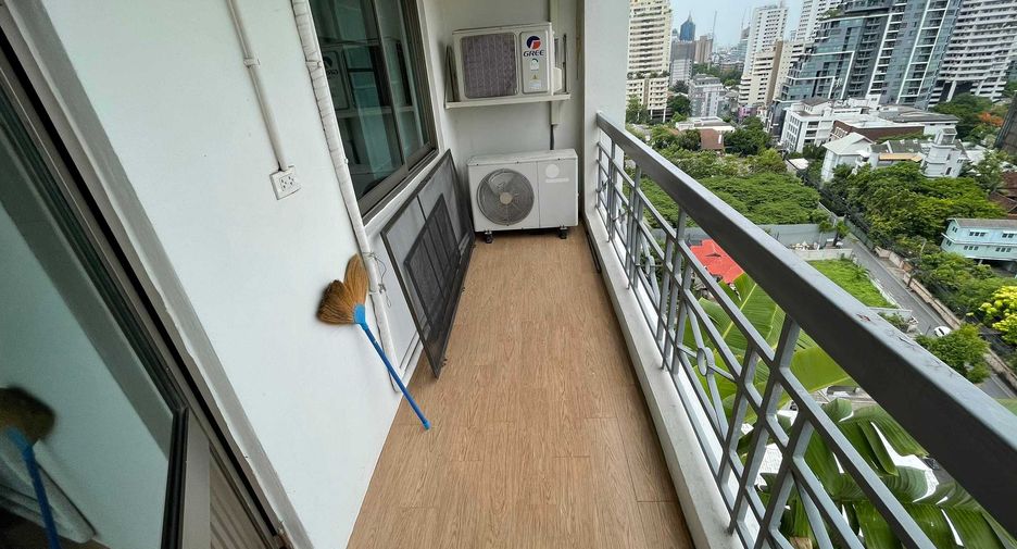 For rent 3 bedrooms condo in Watthana, Bangkok