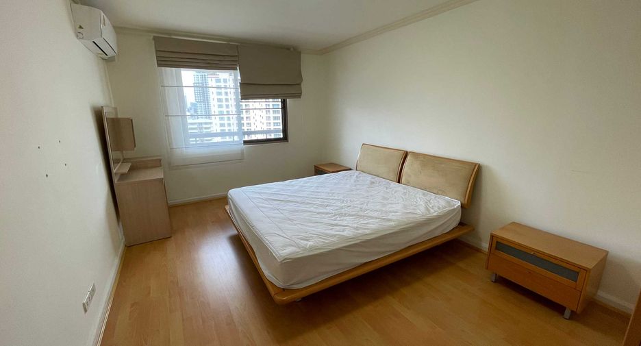 For rent 3 bedrooms condo in Watthana, Bangkok