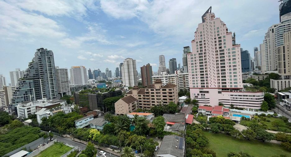 For rent 3 bedrooms condo in Watthana, Bangkok