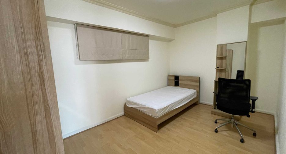 For rent 3 bedrooms condo in Watthana, Bangkok