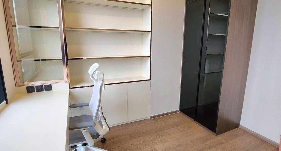 For rent 2 bedrooms condo in Watthana, Bangkok