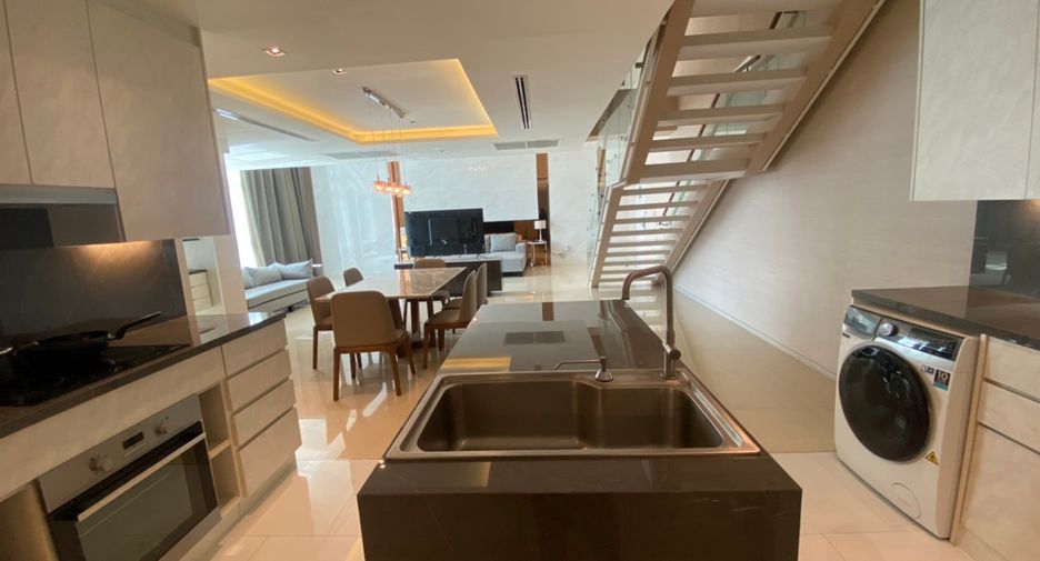 Condo en alquiler de 3 habitaciones en Khlong Toei, Bangkok