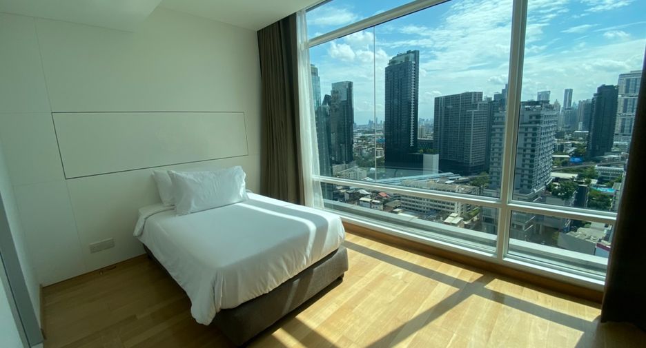 Condo en alquiler de 3 habitaciones en Khlong Toei, Bangkok
