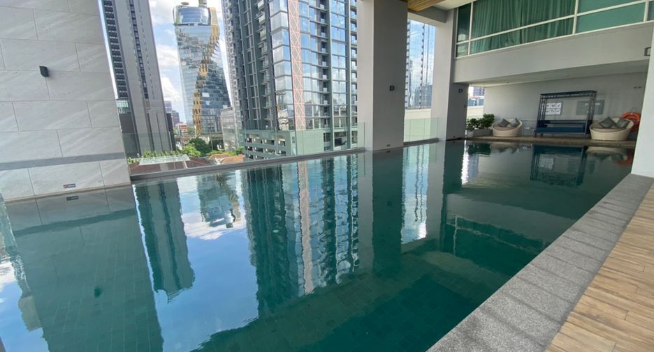 Condo en alquiler de 3 habitaciones en Khlong Toei, Bangkok