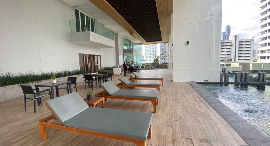 Condo en alquiler de 3 habitaciones en Khlong Toei, Bangkok