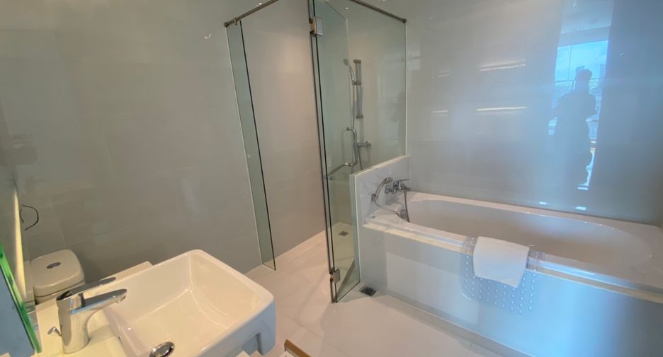 Condo en alquiler de 3 habitaciones en Khlong Toei, Bangkok