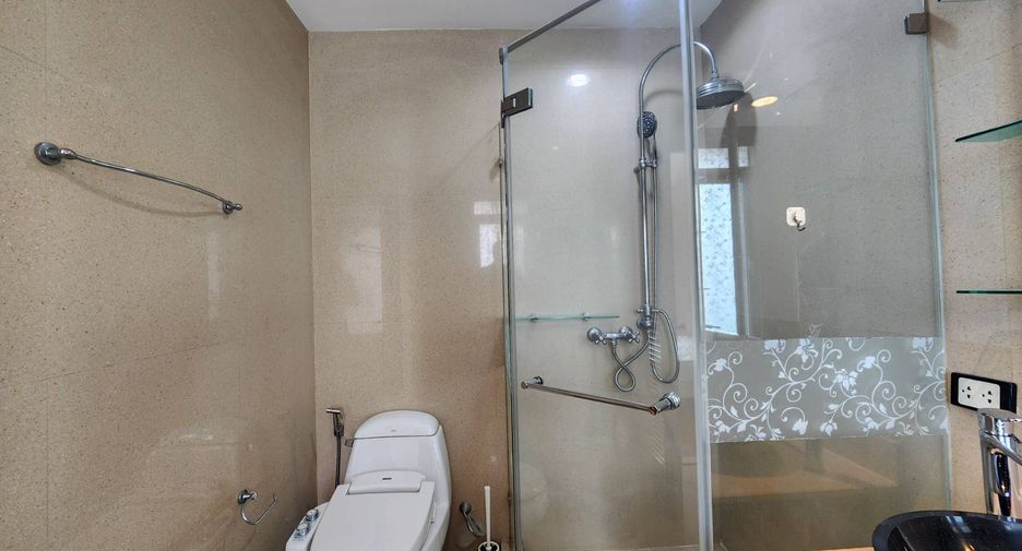 For rent 3 bedrooms condo in Watthana, Bangkok