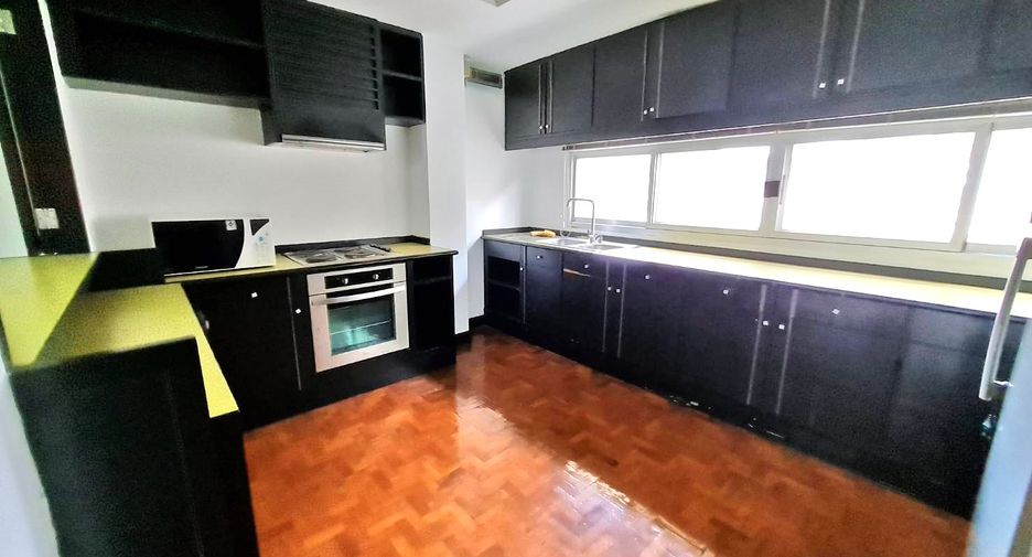 Wohnung zur Miete mit 3 Zimmer in Khlong Toei, Bangkok