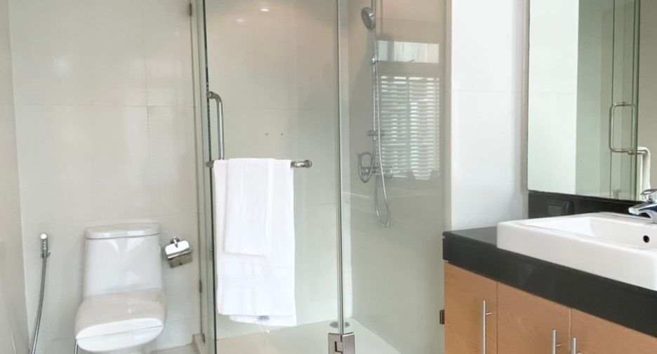 Condo en alquiler de 3 habitaciones en Khlong Toei, Bangkok