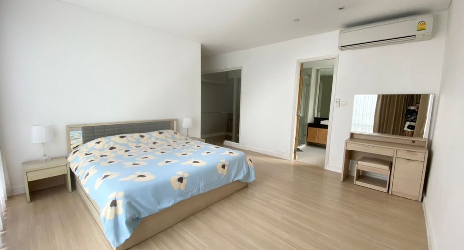 Condo en alquiler de 3 habitaciones en Khlong Toei, Bangkok