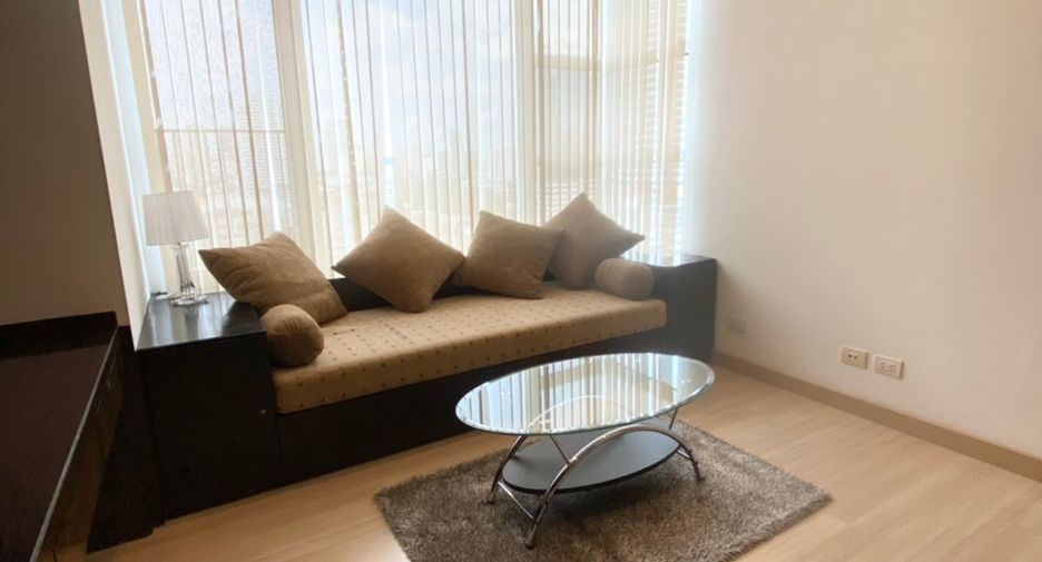 Condo en alquiler de 3 habitaciones en Khlong Toei, Bangkok