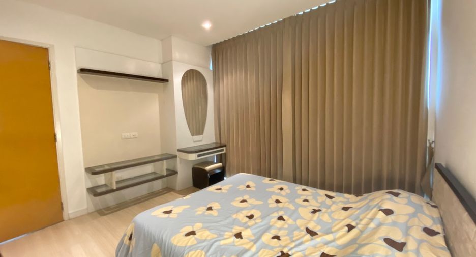 Condo en alquiler de 3 habitaciones en Khlong Toei, Bangkok