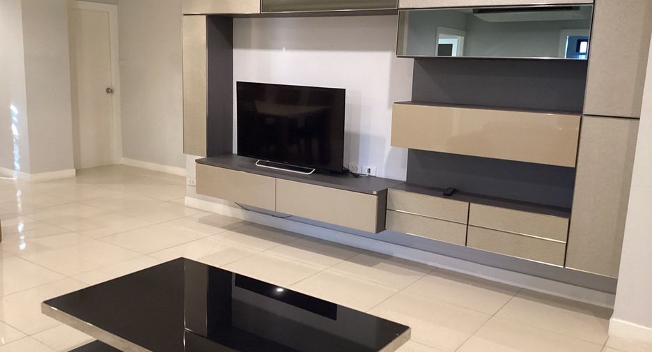 For rent 2 ベッドルーム condo in Watthana, Bangkok