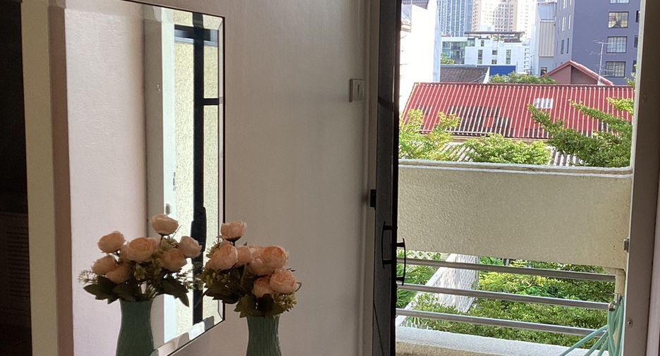 For rent 2 ベッドルーム condo in Watthana, Bangkok