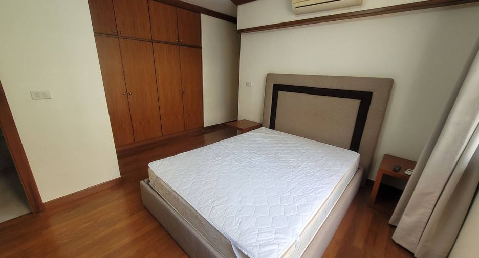À louer 3 chambres condo à Khlong Toei, Bangkok