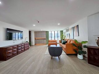 Condo en alquiler de 3 habitaciones en Khlong Toei, Bangkok