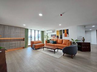 Condo en alquiler de 3 habitaciones en Khlong Toei, Bangkok