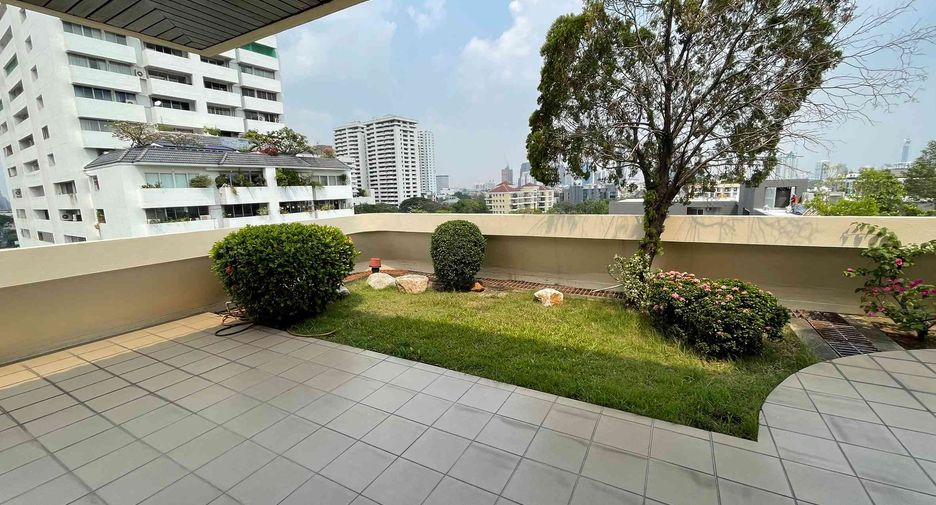 For rent 4 bedrooms condo in Watthana, Bangkok