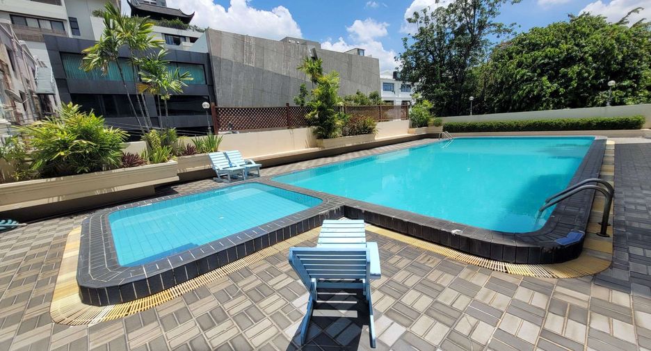 For rent 4 bedrooms condo in Watthana, Bangkok