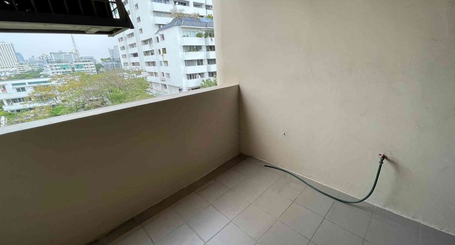 For rent 4 bedrooms condo in Watthana, Bangkok