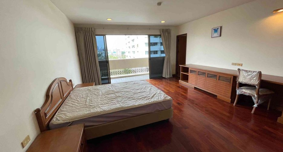 For rent 4 bedrooms condo in Watthana, Bangkok