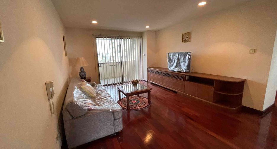 For rent 4 bedrooms condo in Watthana, Bangkok