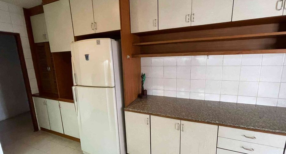 For rent 4 bedrooms condo in Watthana, Bangkok