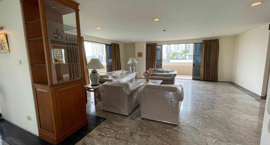 For rent 4 bedrooms condo in Watthana, Bangkok
