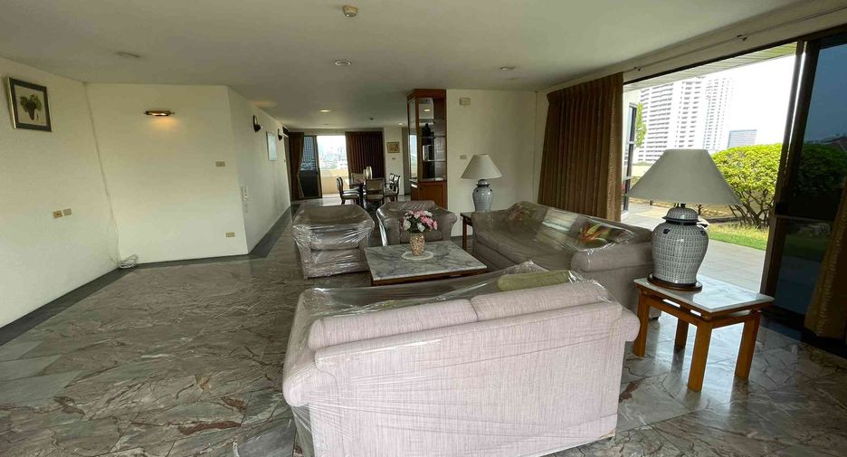 For rent 4 bedrooms condo in Watthana, Bangkok