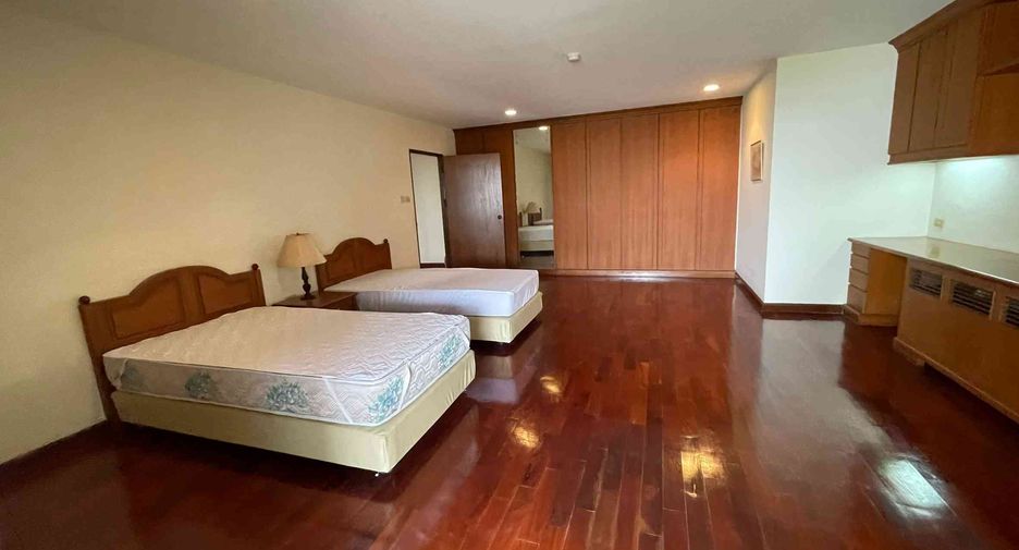 For rent 4 bedrooms condo in Watthana, Bangkok