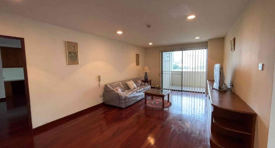 For rent 4 bedrooms condo in Watthana, Bangkok