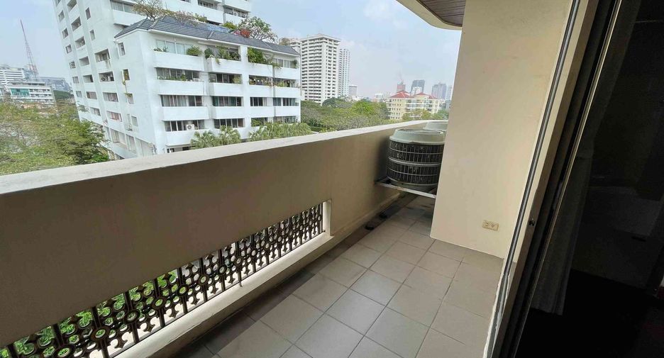 For rent 4 bedrooms condo in Watthana, Bangkok