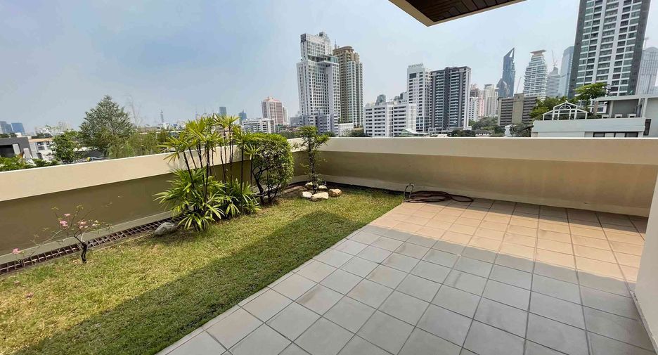 For rent 4 bedrooms condo in Watthana, Bangkok