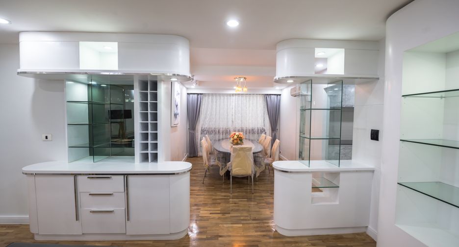 Аренда 3 спальни кондо в Кхлонг Тоеи, Бангкок