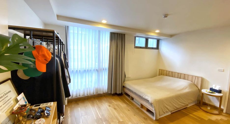 For rent 2 bedrooms condo in Watthana, Bangkok