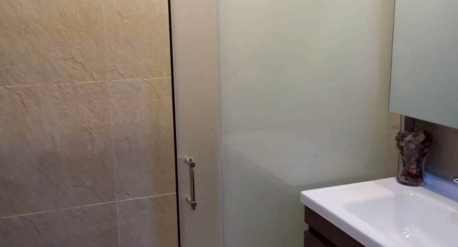 For rent and for sale 1 bed condo in Watthana, Bangkok